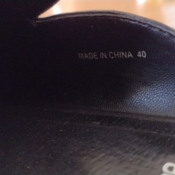 Loafer/mules by design lab. Black leather, slight wear on heels as shown - Picture 4 of 4